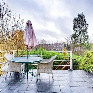 https://apt-entire-studio-with-private-parking-and-balcony.cambridgehotelsuk.com